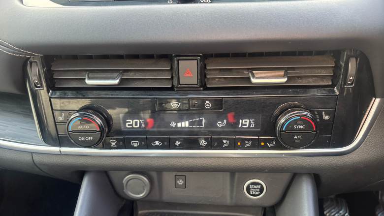 Nissan Qashqai 1.3 DiG-T MH Tekna 5dr Petrol Hatchback